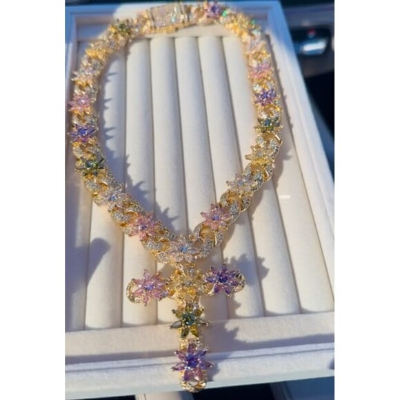 Jewelry - Colorful Flower necklace 18inch gold